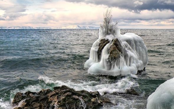Фото: зимний Байкал