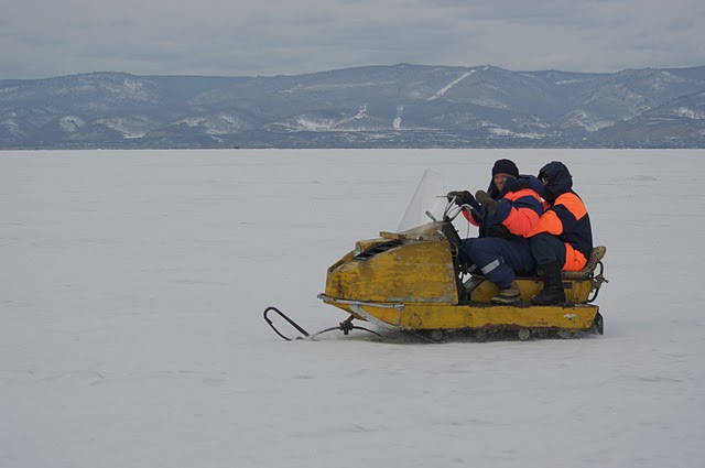 Фото: ледовый переход Байкальского движения - Байкал без БЦБК!